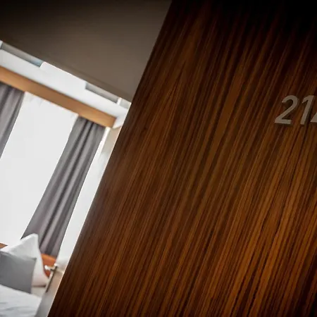 Zur Post Hotell 3*